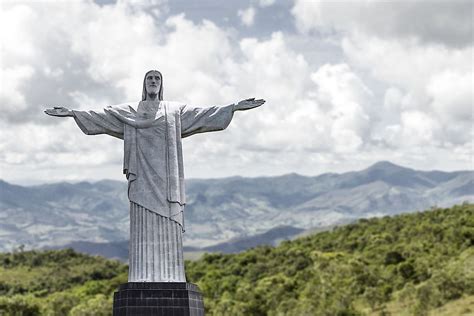 「リオ・デ・ジャネイロの巨大な石像の出現：8世紀ブラジルの謎の彫刻と先住民社会への影響」